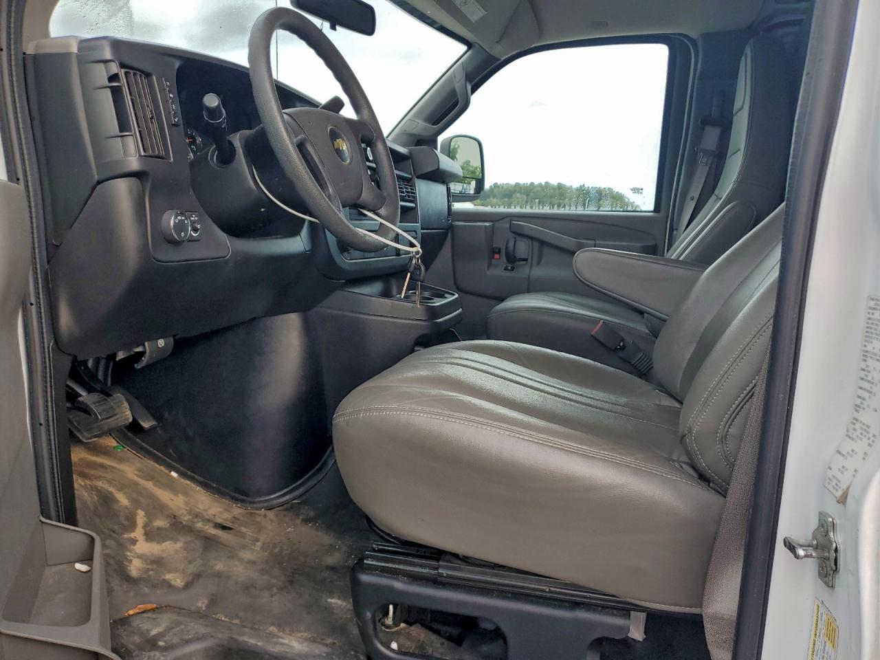 2020 Chevrolet Express G2500 VIN: 1GCWGAFP7L1126421 Lot: 93704215