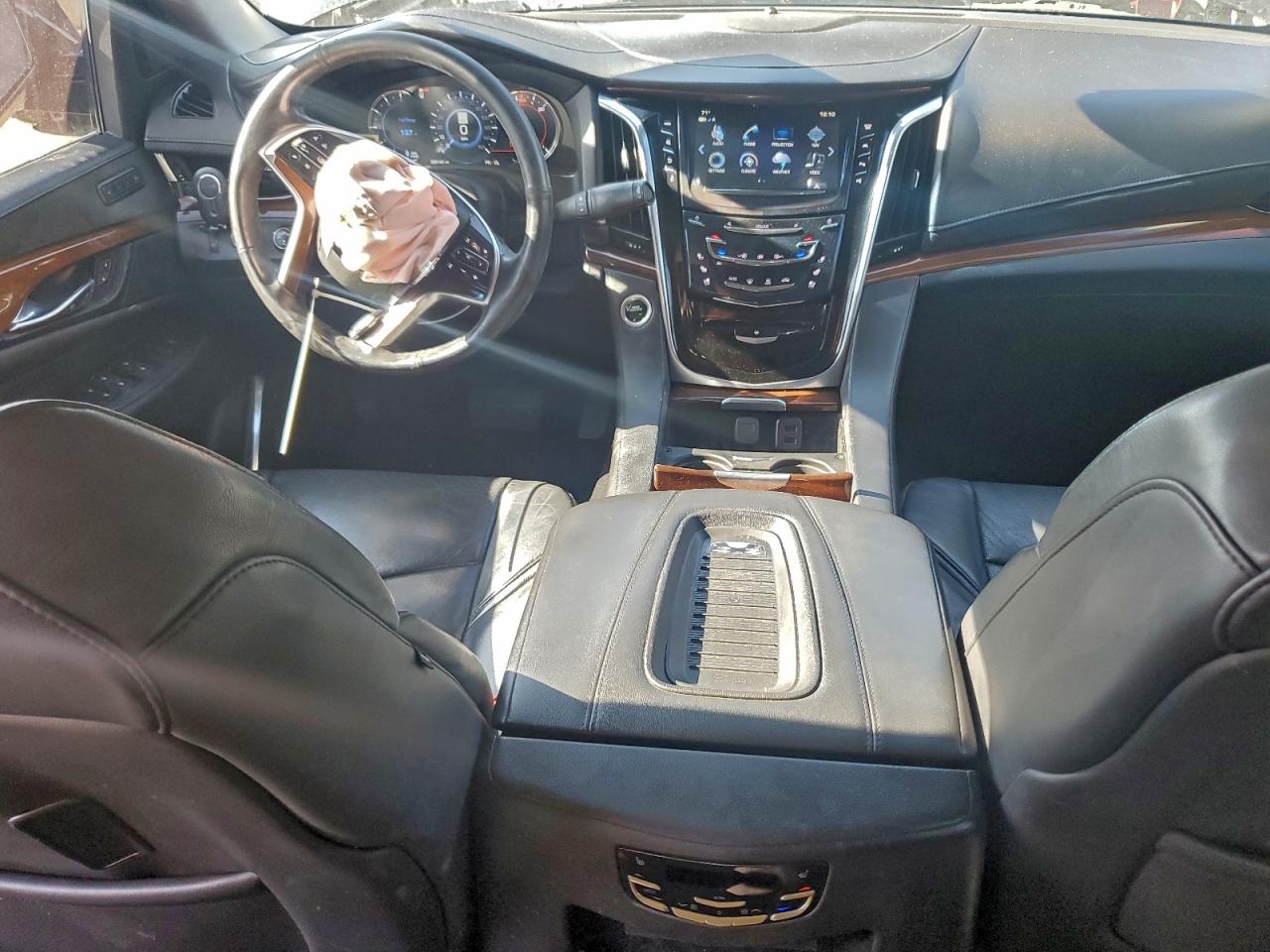 2019 Cadillac Escalade Luxury VIN: 1GYS4BKJ1KR137777 Lot: 94124045