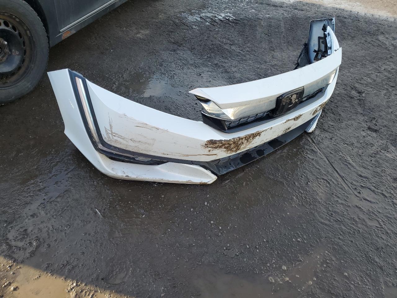 2018 Honda Clarity Touring VIN: JHMZC5F3XJC800669 Lot: 93121935