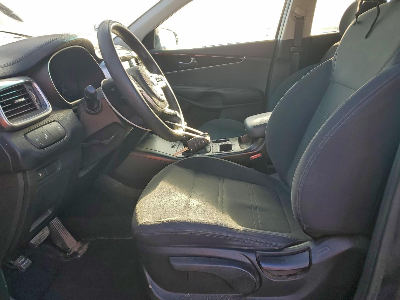 2020 Kia Sorento L VIN: 5XYPGDA30LG678319 Lot: 93913745