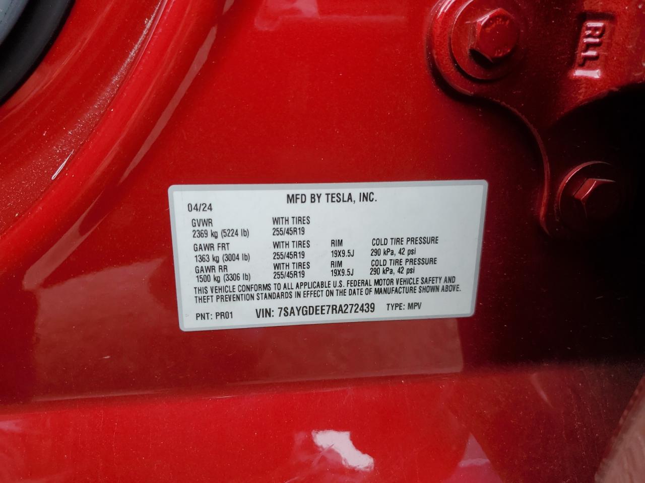 2024 Tesla Model Y VIN: 7SAYGDEE7RA272439 Lot: 92590975