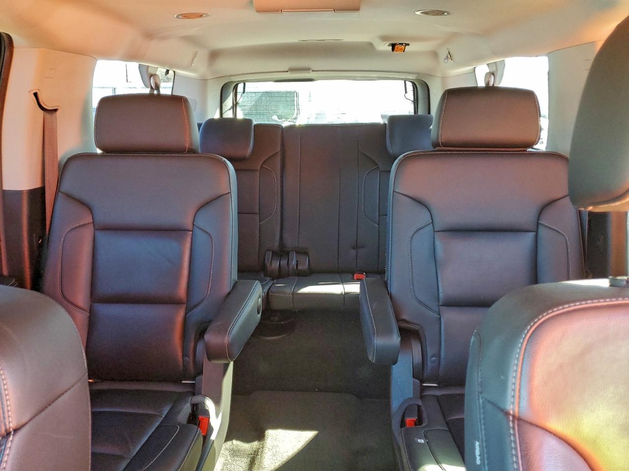 2018 Chevrolet Suburban C1500 Lt VIN: 1GNSCHKC3JR223353 Lot: 94472645