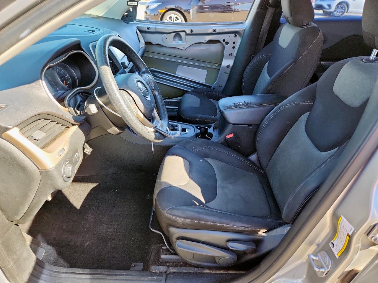 2015 Jeep Cherokee Sport VIN: 1C4PJLABXFW660582 Lot: 92185975