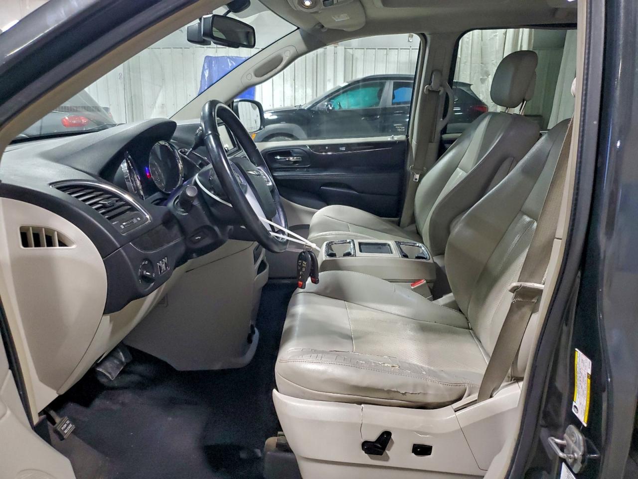 2011 Chrysler Town & Country Touring L VIN: 2A4RR8DG6BR782567 Lot: 94267035