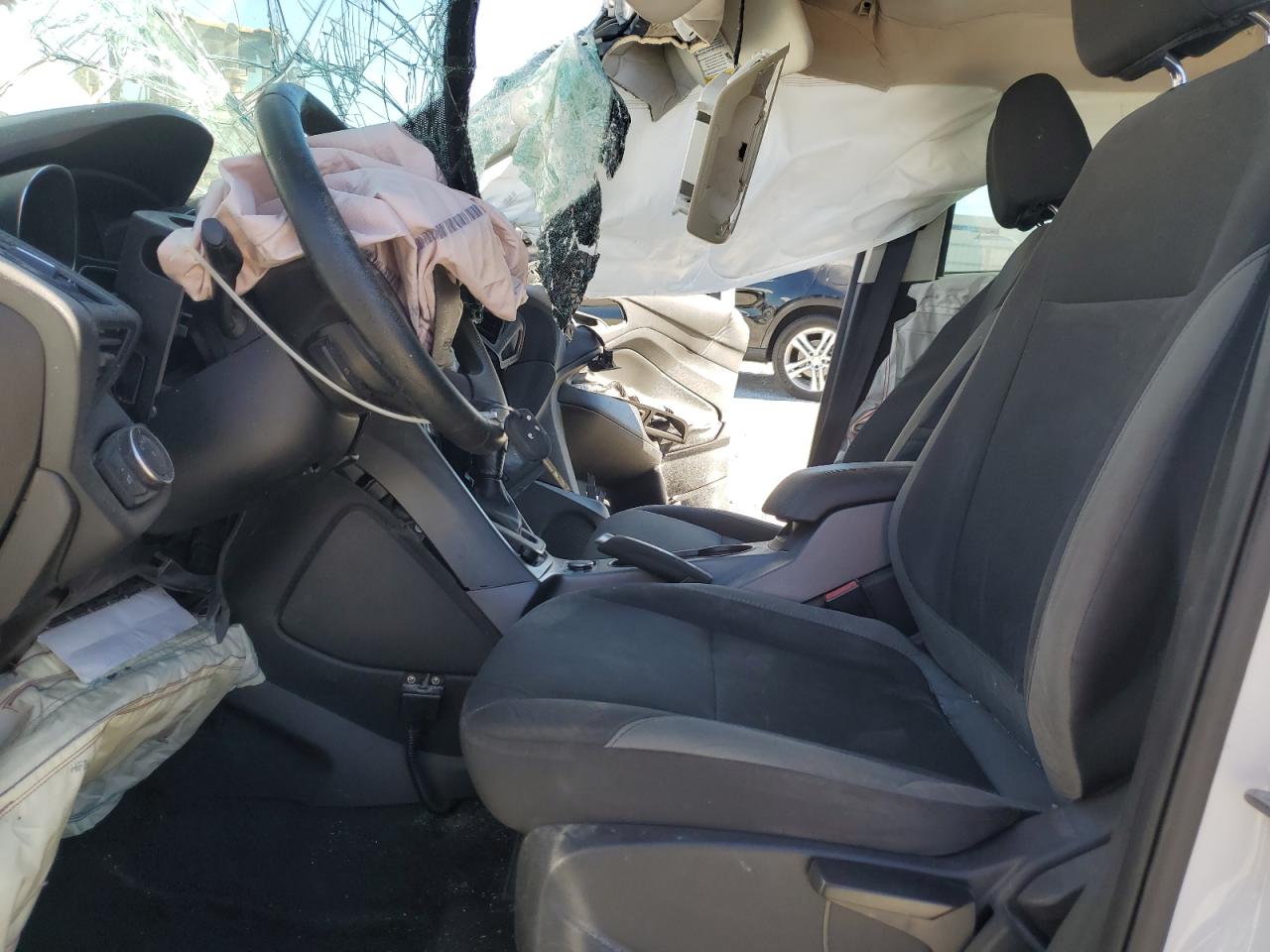 2015 Ford Escape S VIN: 1FMCU0F7XFUC37405 Lot: 92414095