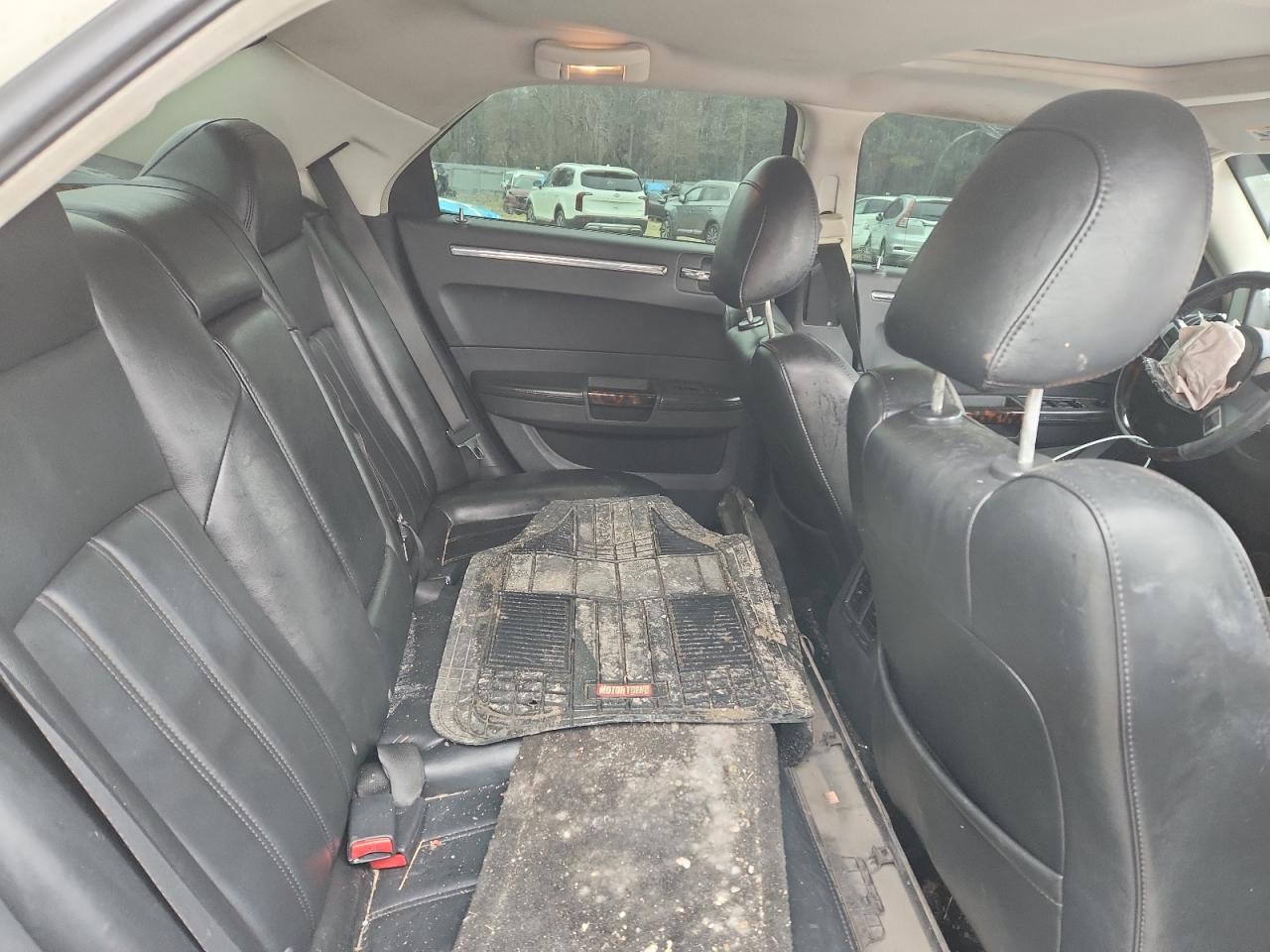 2008 Chrysler 300C VIN: 2C3KA63H18H334558 Lot: 92942595