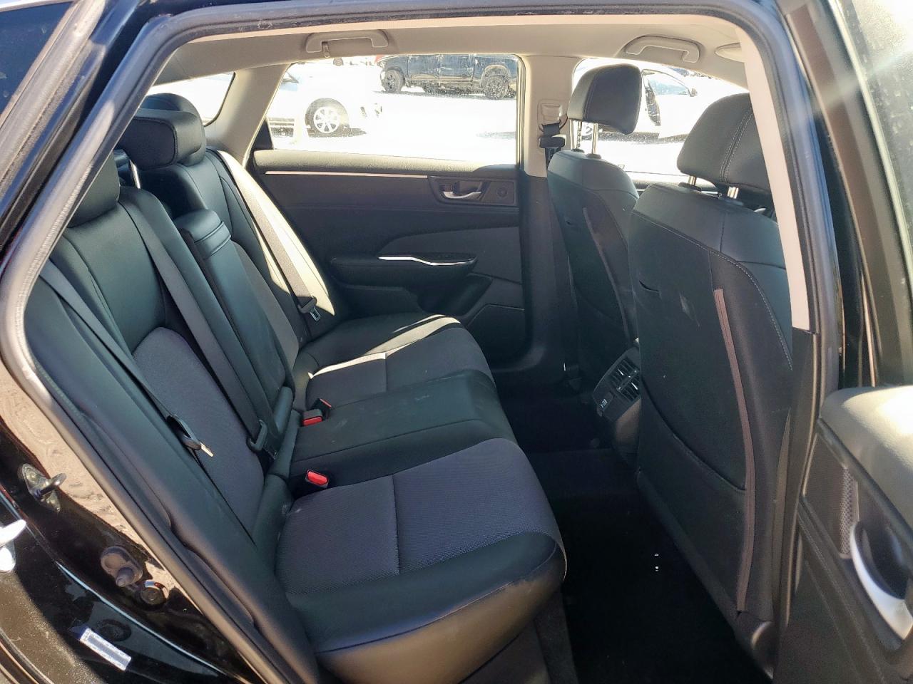 2018 Honda Clarity VIN: JHMZC5F12JC015531 Lot: 90986975