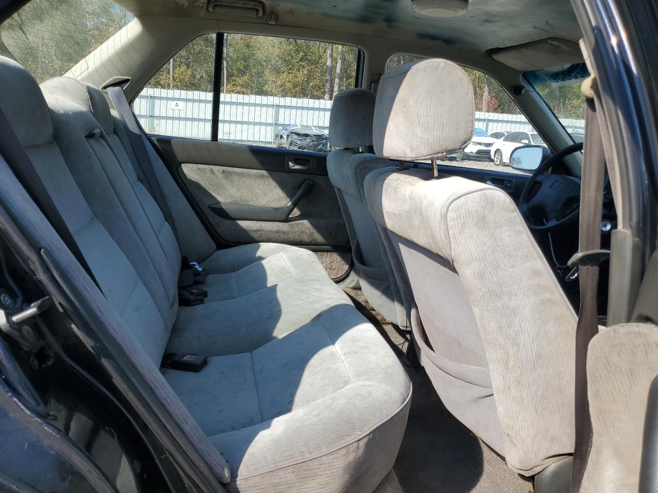 1992 Honda Accord Lx VIN: 1HGCB7655NA031167 Lot: 93592585