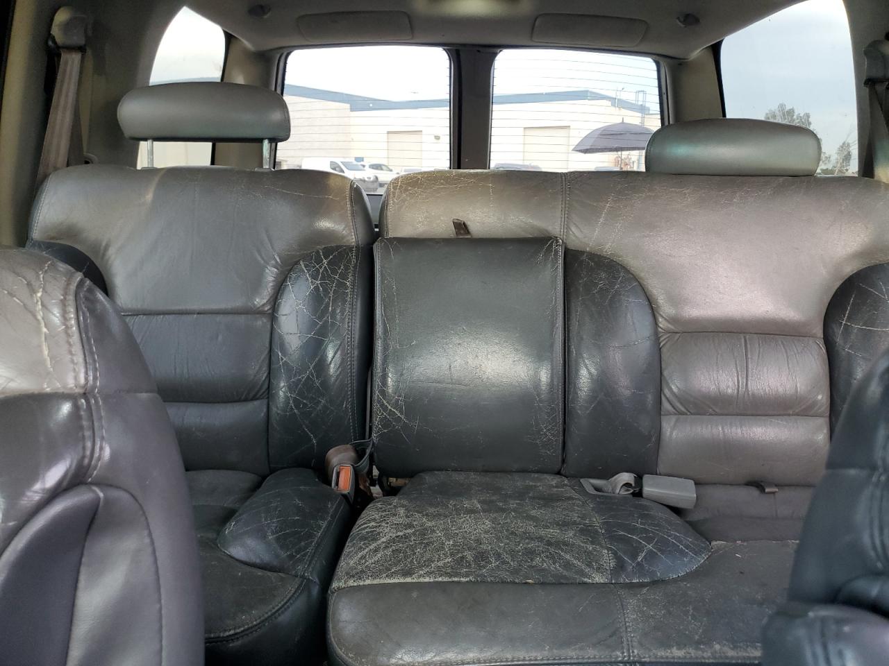 2000 Chevrolet Tahoe C1500 VIN: 1GNEC13R8YR211278 Lot: 92358905