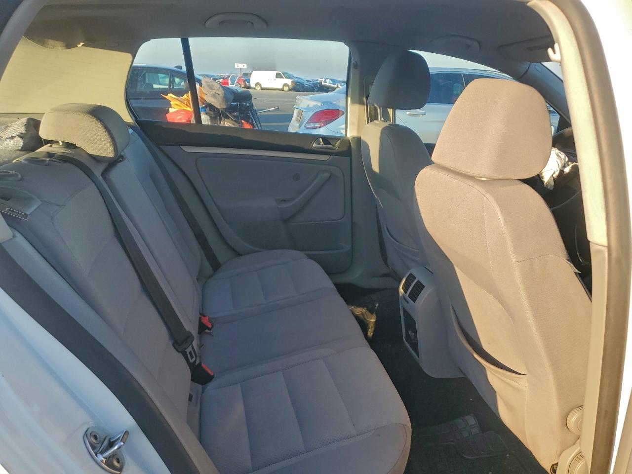 2008 Volkswagen Rabbit VIN: WVWDB71K18W325656 Lot: 93886415