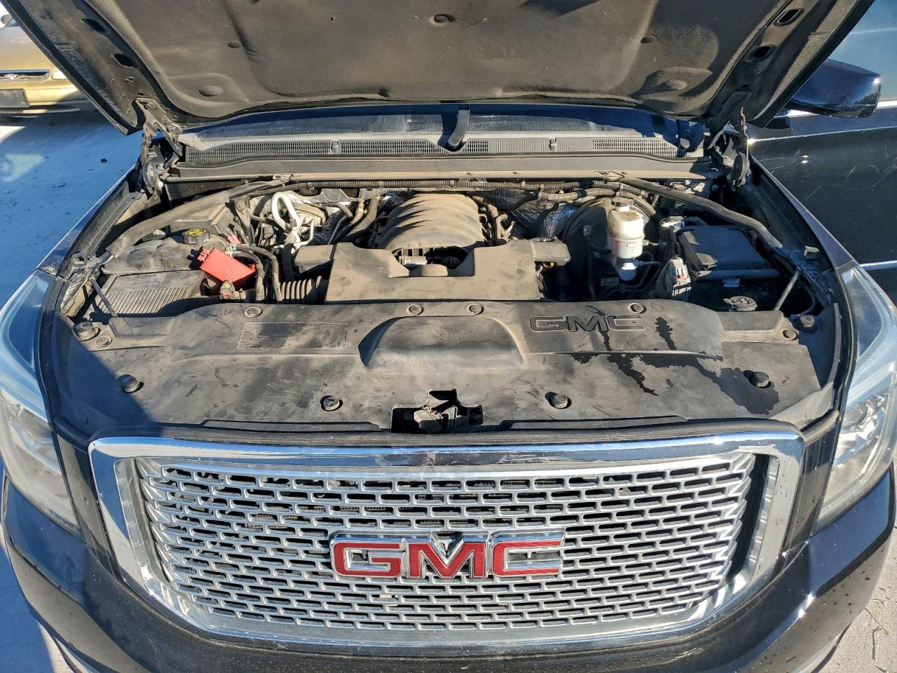 2015 GMC Yukon Xl Denali VIN: 1GKS2JKJ7FR748588 Lot: 94368415