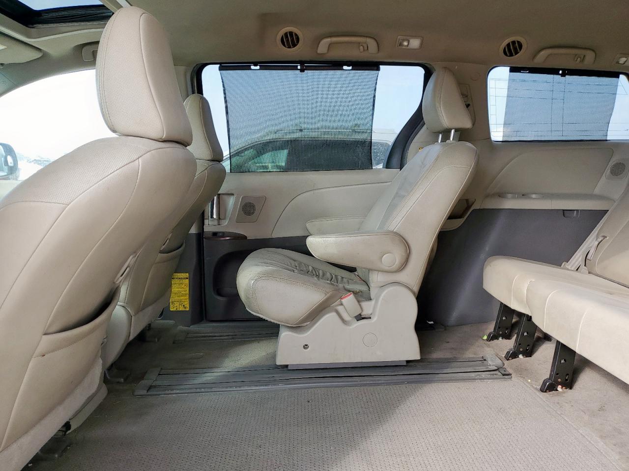 2011 Toyota Sienna Xle VIN: 5TDYK3DC3BS174227 Lot: 93480045