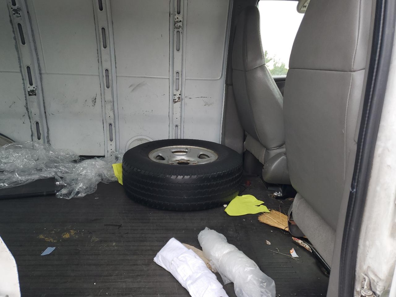 2008 Chevrolet Express G1500 VIN: 1GCFG15X981140958 Lot: 93130615