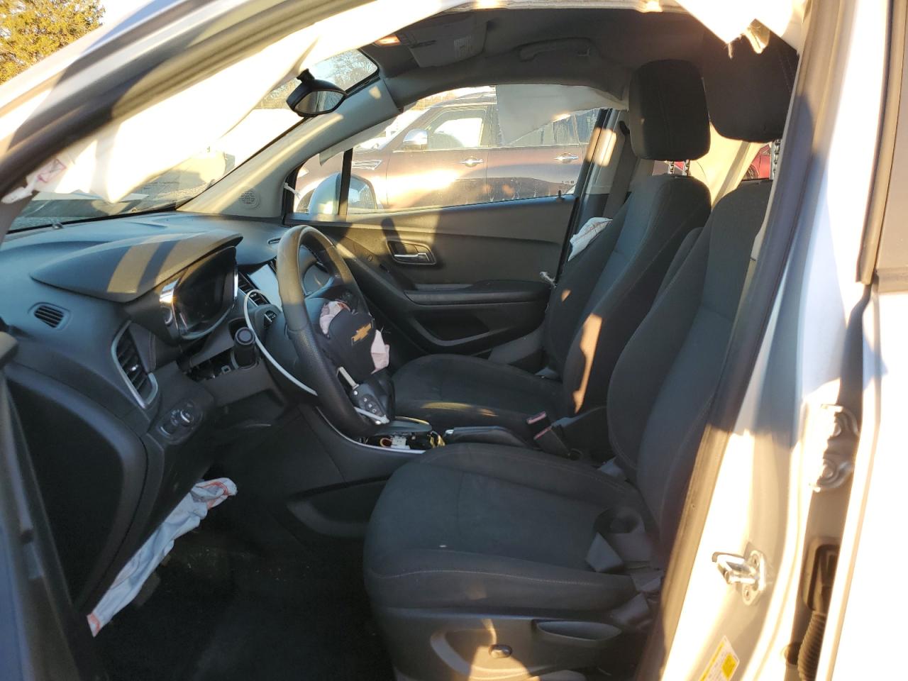 2022 Chevrolet Trax Ls VIN: KL7CJKSM4NB545245 Lot: 92910795