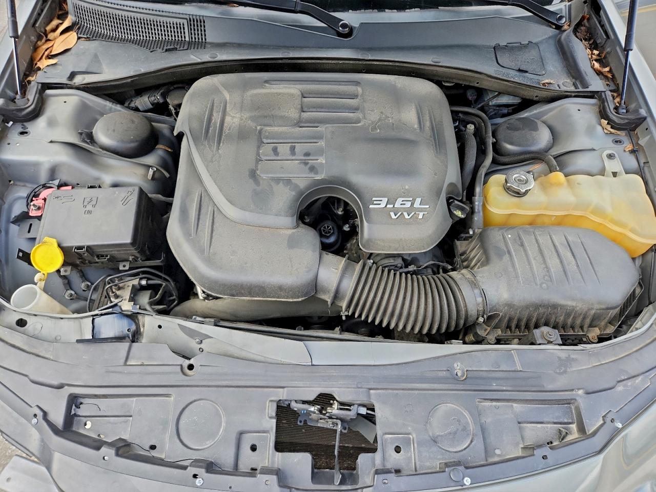 2018 Chrysler 300 S VIN: 2C3CCABG0JH143018 Lot: 94282335