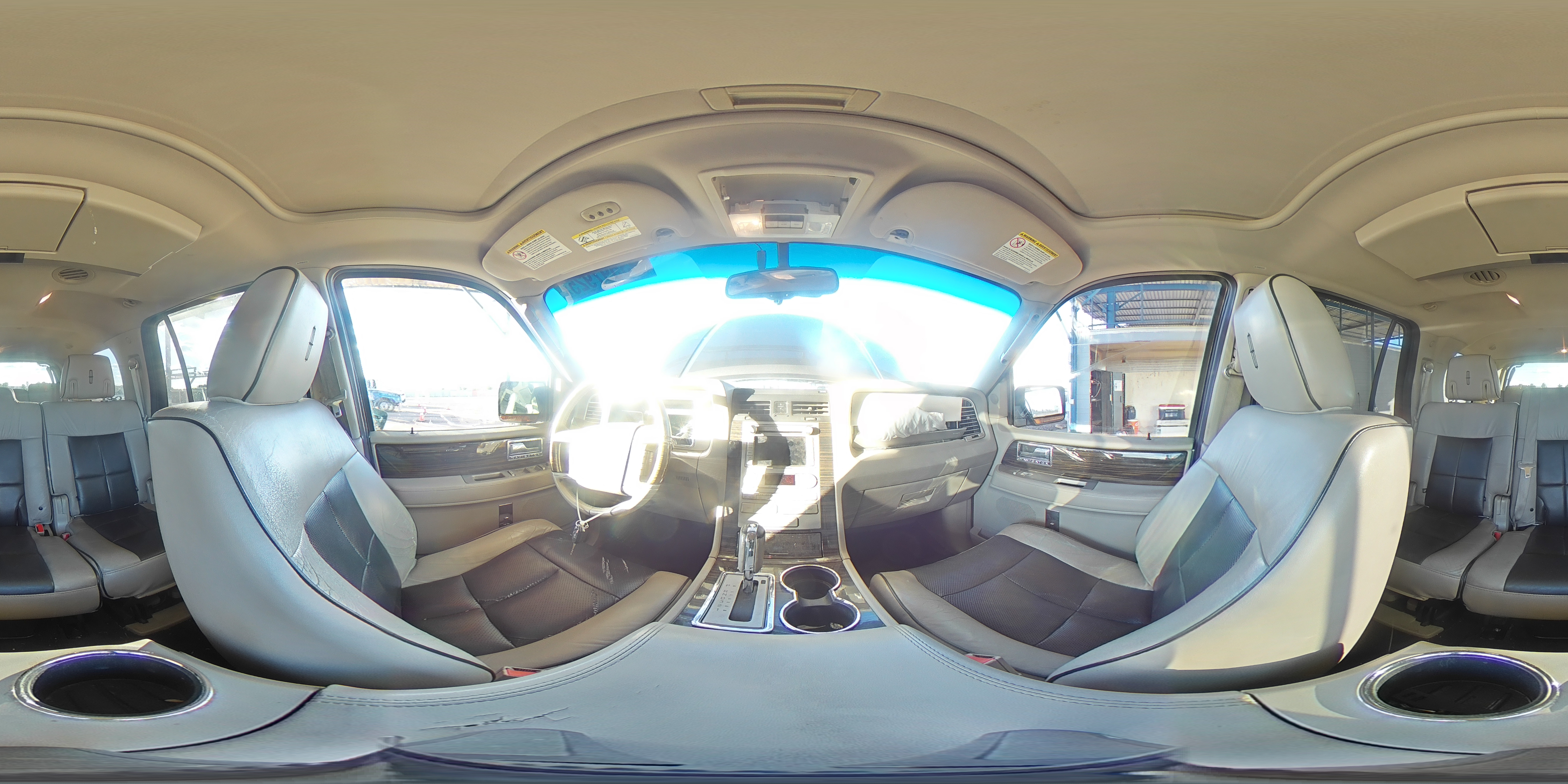 2010 Lincoln Navigator VIN: 5LMJJ2J50AEJ10924 Lot: 93597925