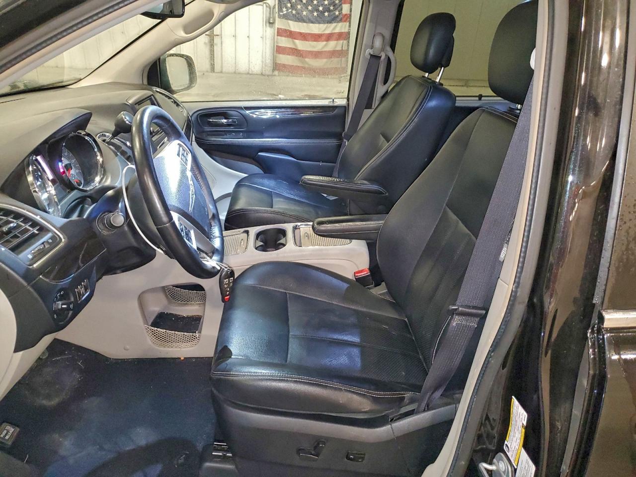 2016 Chrysler Town & Country Touring L VIN: 2C4RC1CG9GR285407 Lot: 94300975