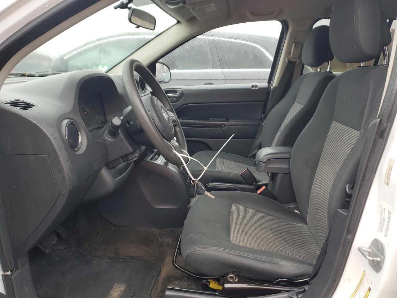 2014 Jeep Compass Sport VIN: 1C4NJDBB4ED593015 Lot: 92239585