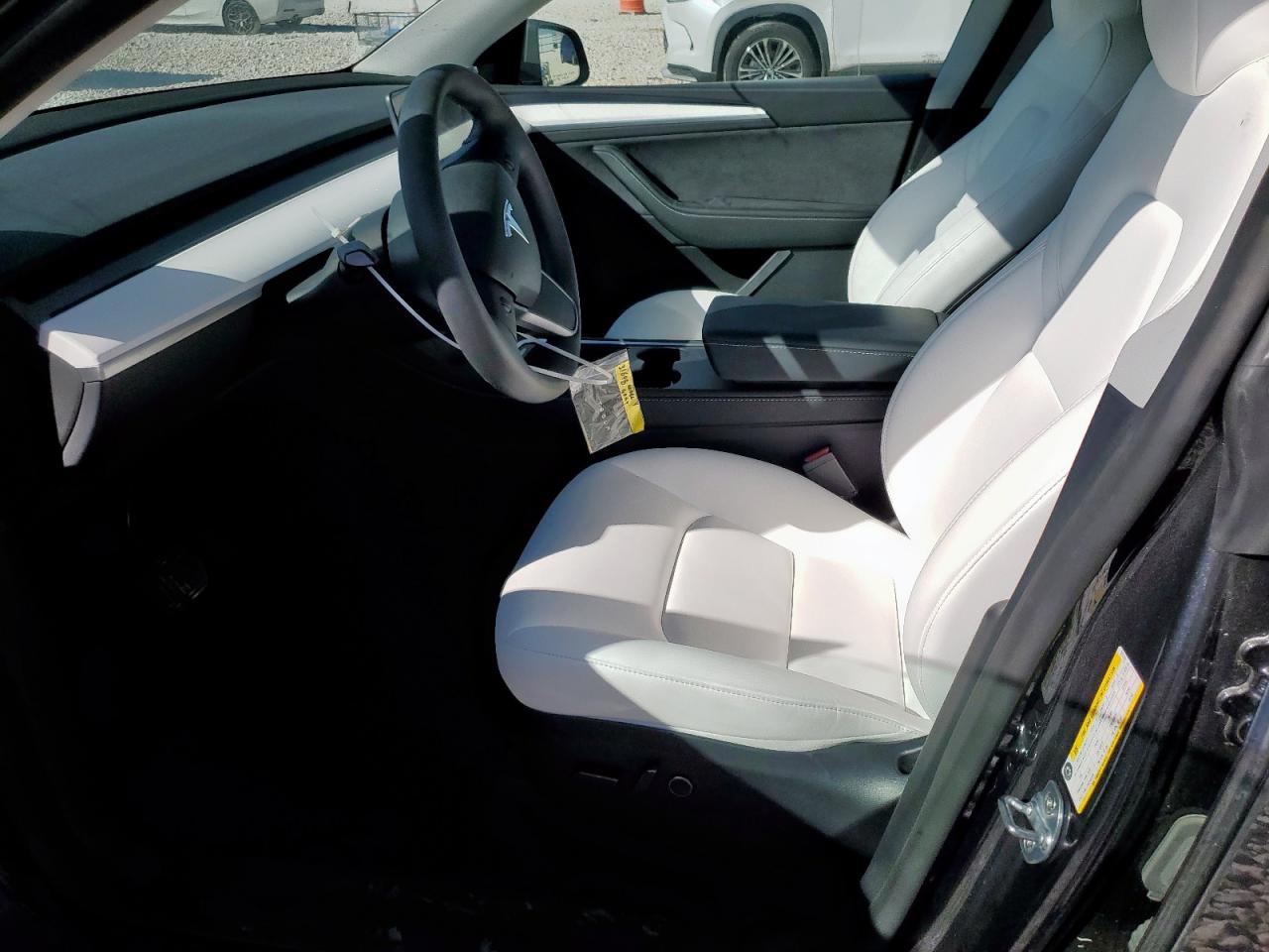 2025 Tesla Model Y VIN: 7SAYGDED6SA351761 Lot: 92357145