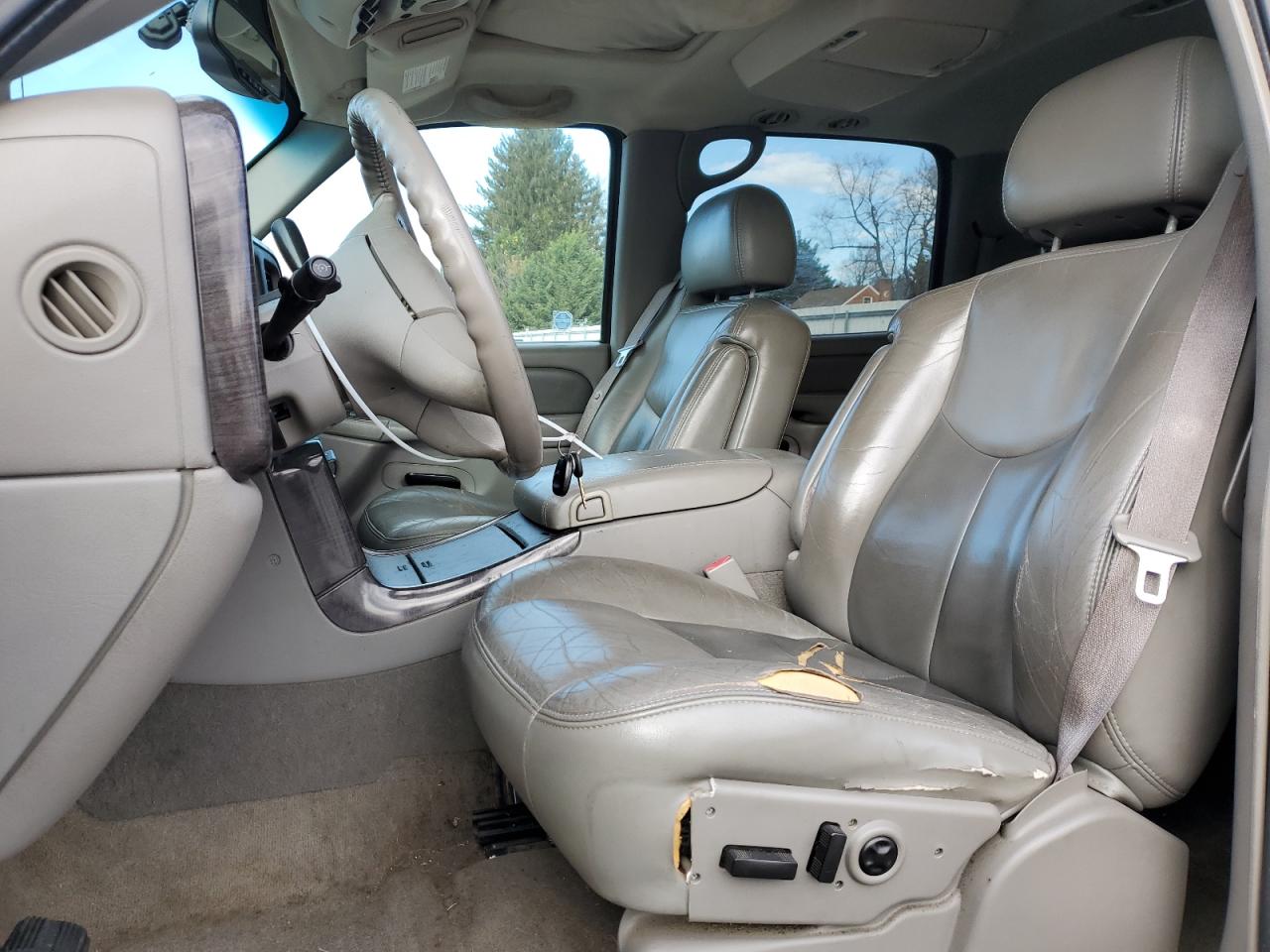 2005 GMC Yukon Xl Denali VIN: 1GKFK66U35J208655 Lot: 81421325