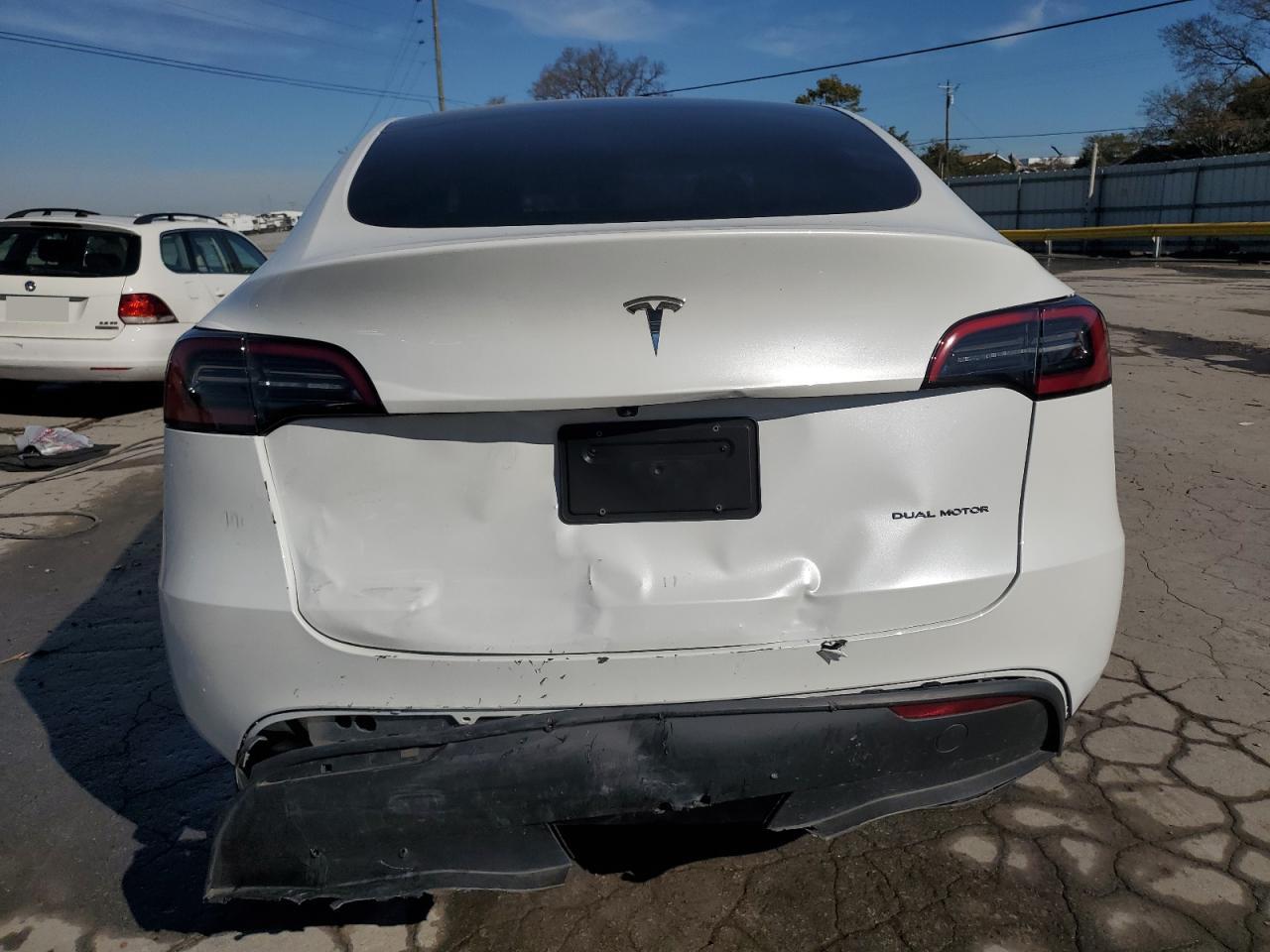 2024 Tesla Model Y VIN: 7SAYGDEE5RA333514 Lot: 90091355