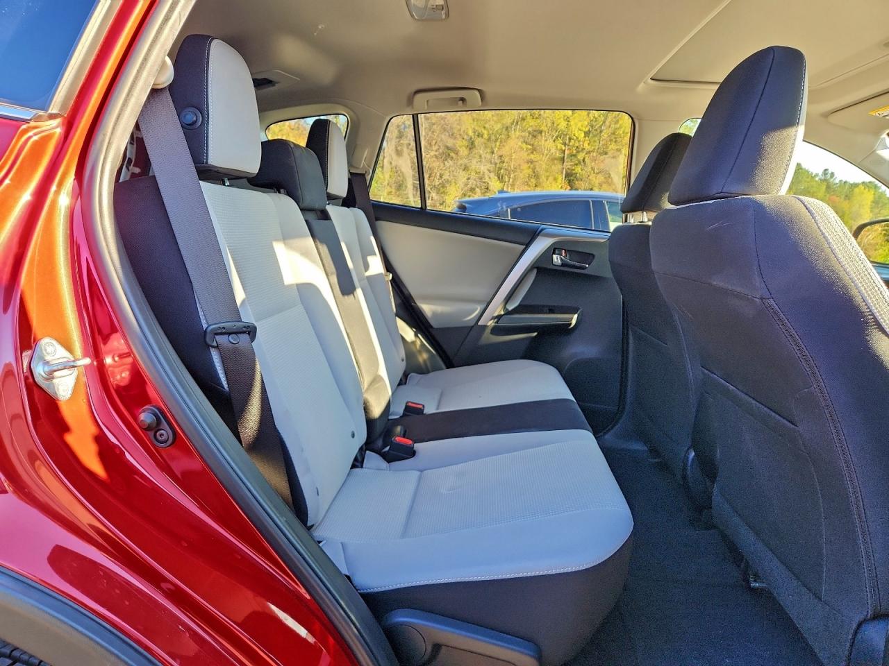 2017 Toyota Rav4 Xle VIN: JTMWFREV1HJ147287 Lot: 93789065