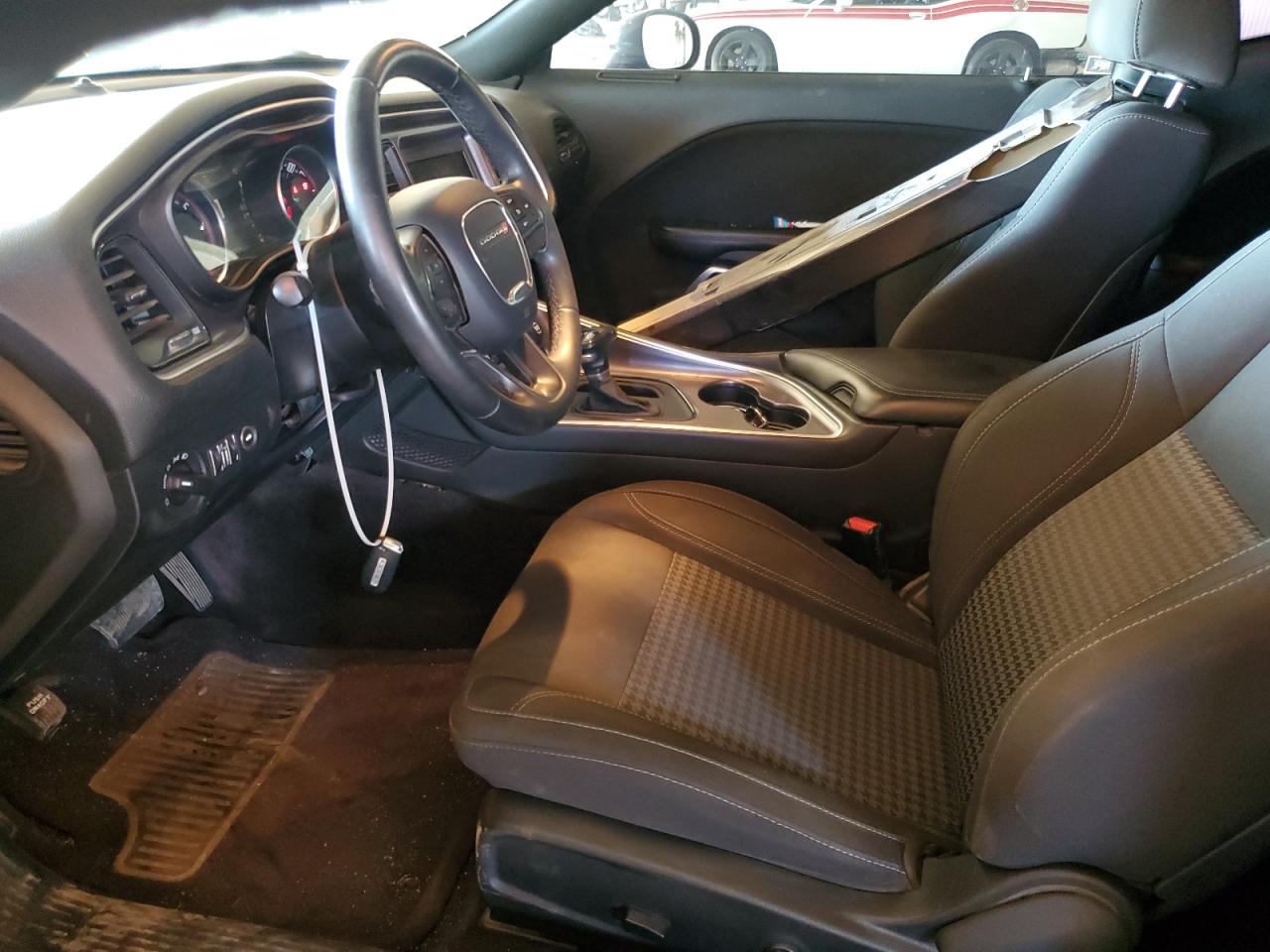 2018 Dodge Challenger Sxt VIN: 2C3CDZAG2JH327938 Lot: 91623545