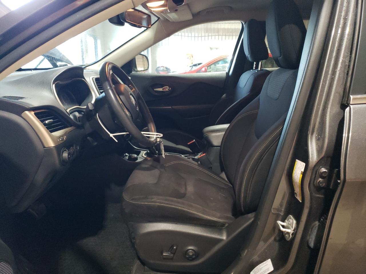 2015 Jeep Cherokee Latitude VIN: 1C4PJMCB2FW615834 Lot: 92686585