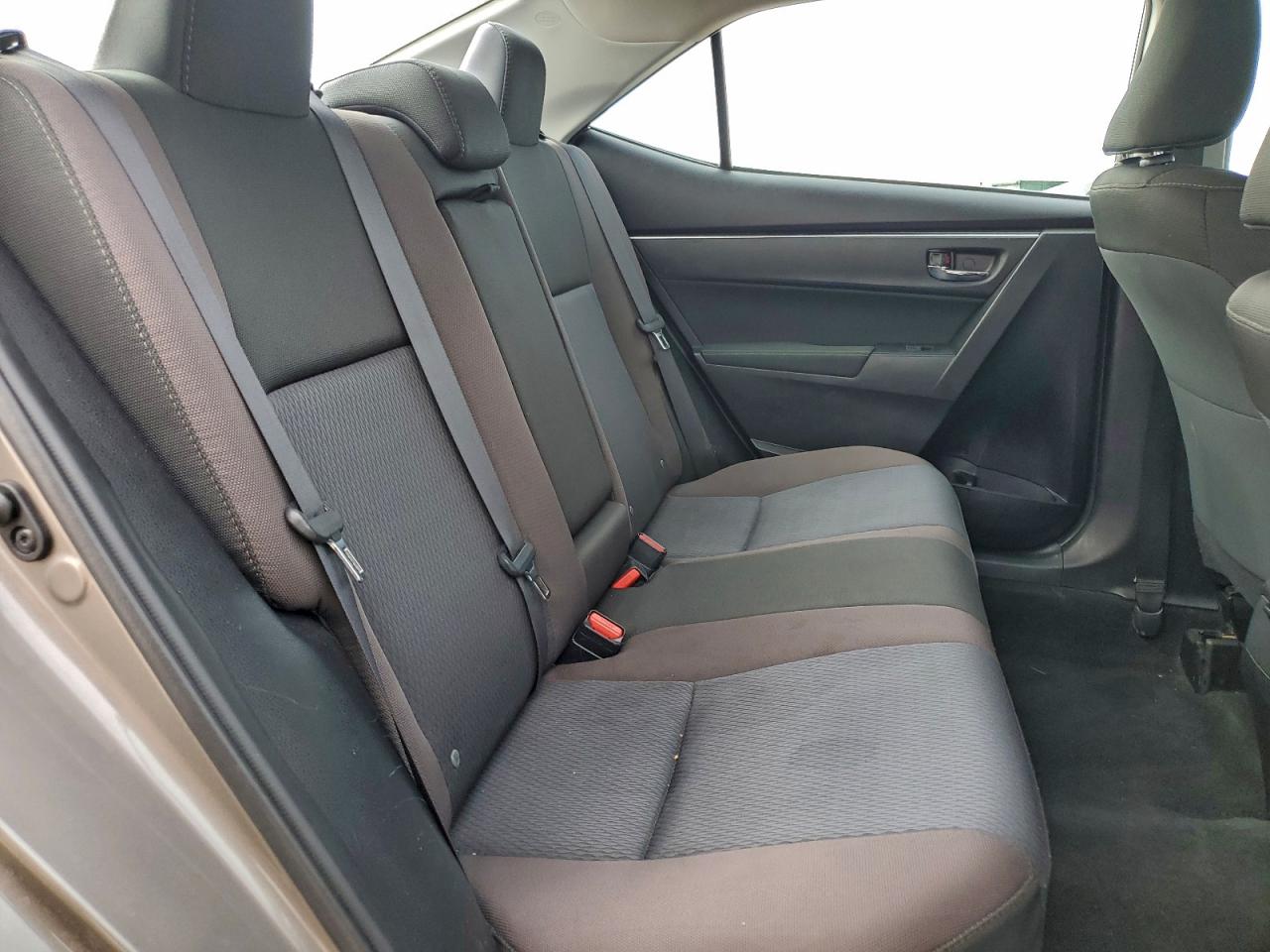 2017 Toyota Corolla L VIN: 5YFBURHE6HP670722 Lot: 94363735