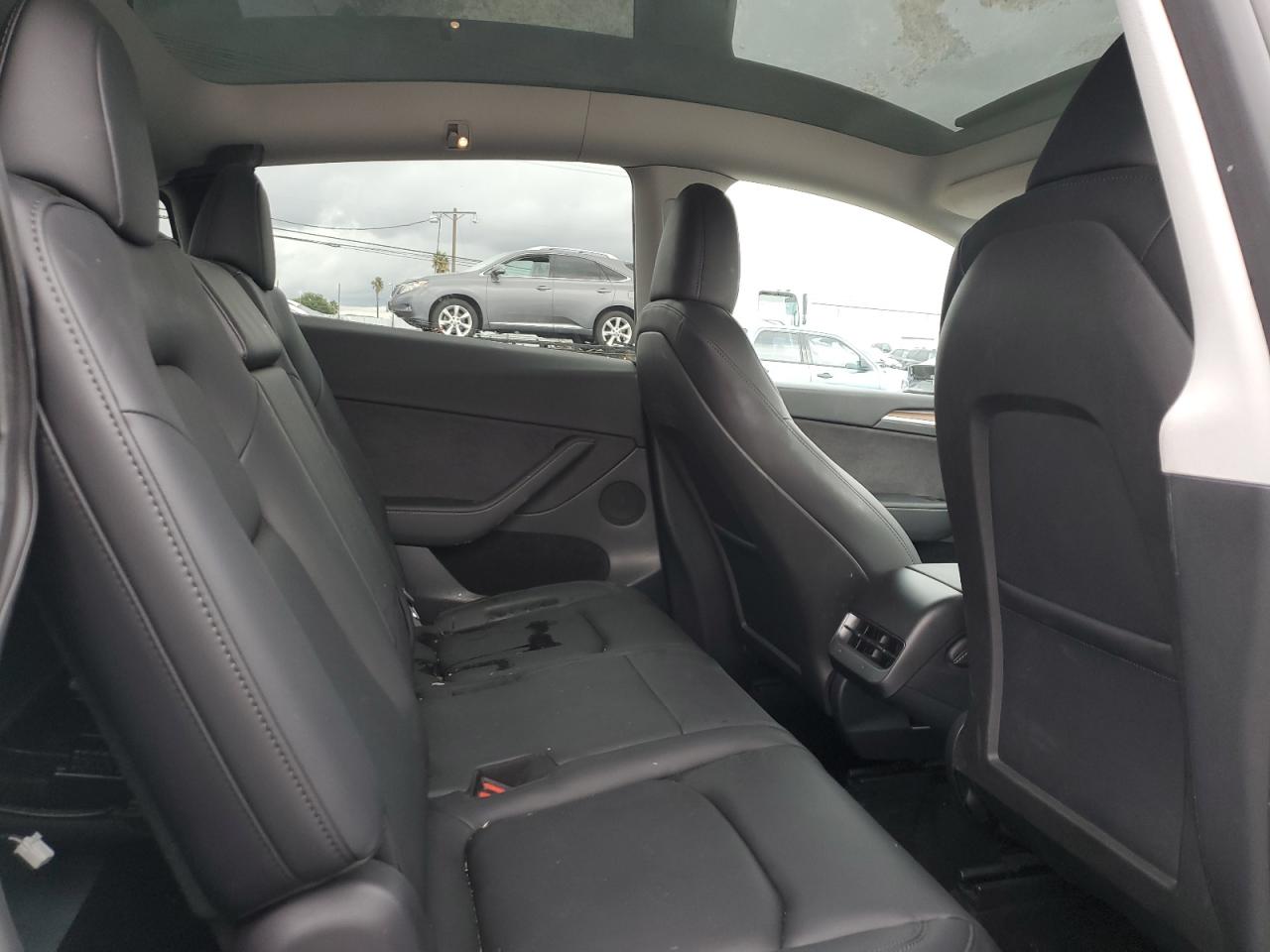 2024 Tesla Model Y VIN: 7SAYGAEE6RF169305 Lot: 93116245