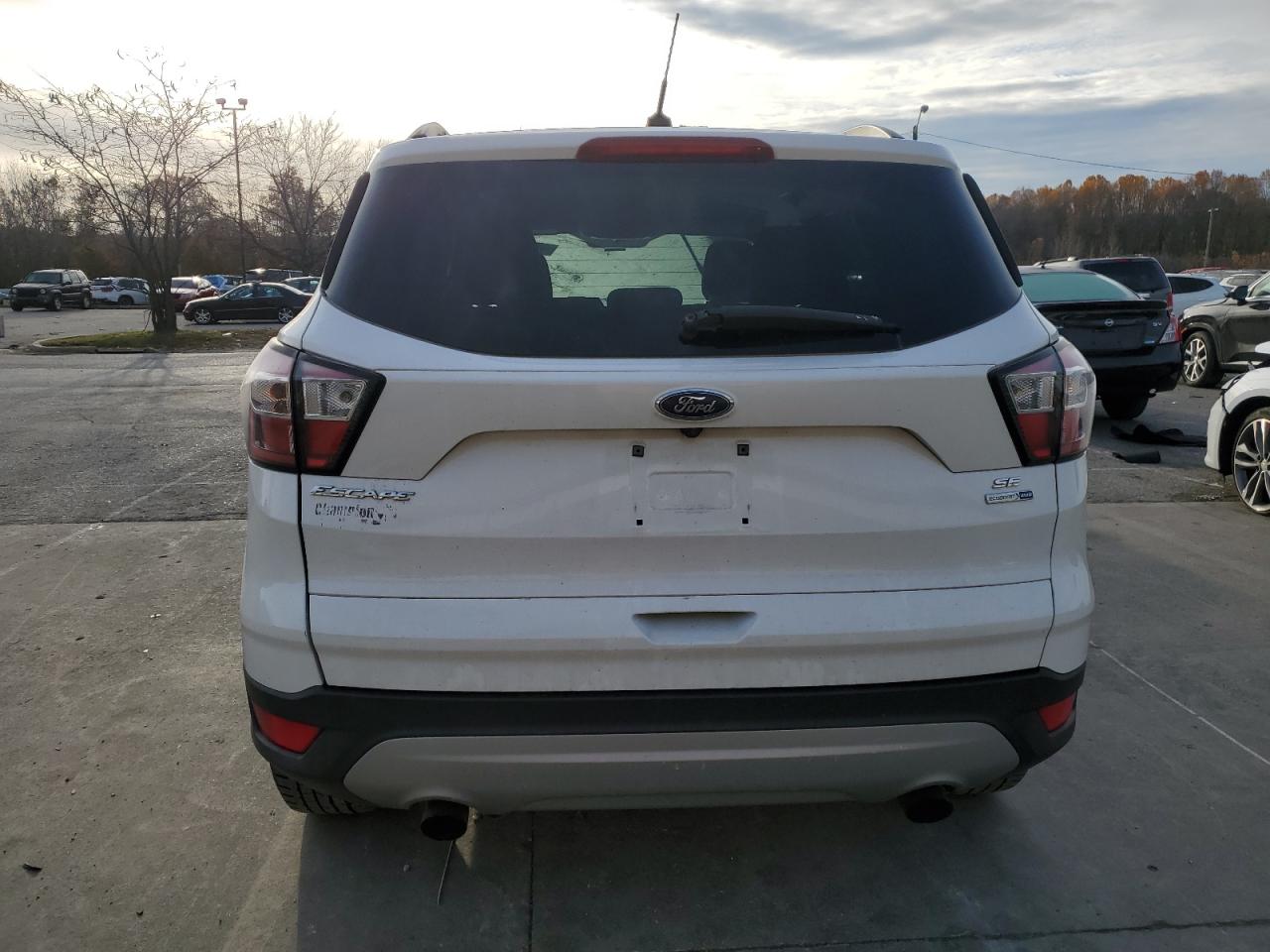 2018 Ford Escape Se VIN: 1FMCU9G90JUC13692 Lot: 92120525