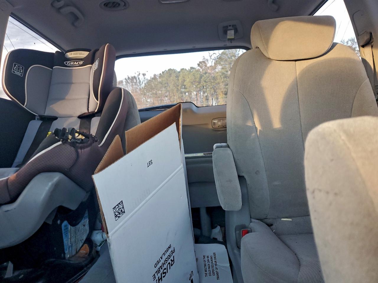 2006 Kia Sedona Ex VIN: KNDMB233066025676 Lot: 94430705