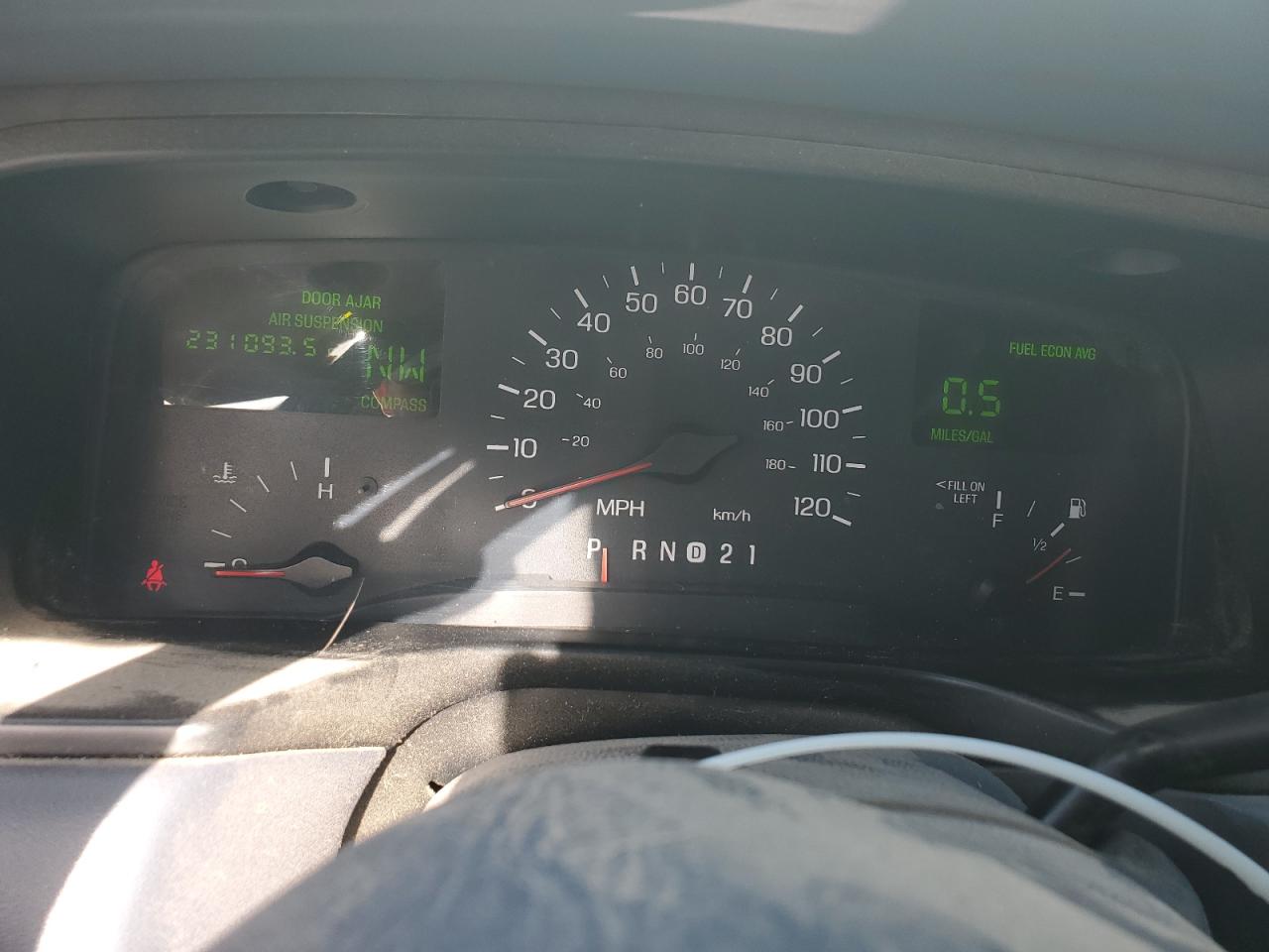 1999 Lincoln Town Car Signature VIN: 1LNHM82W5XY639893 Lot: 93218665