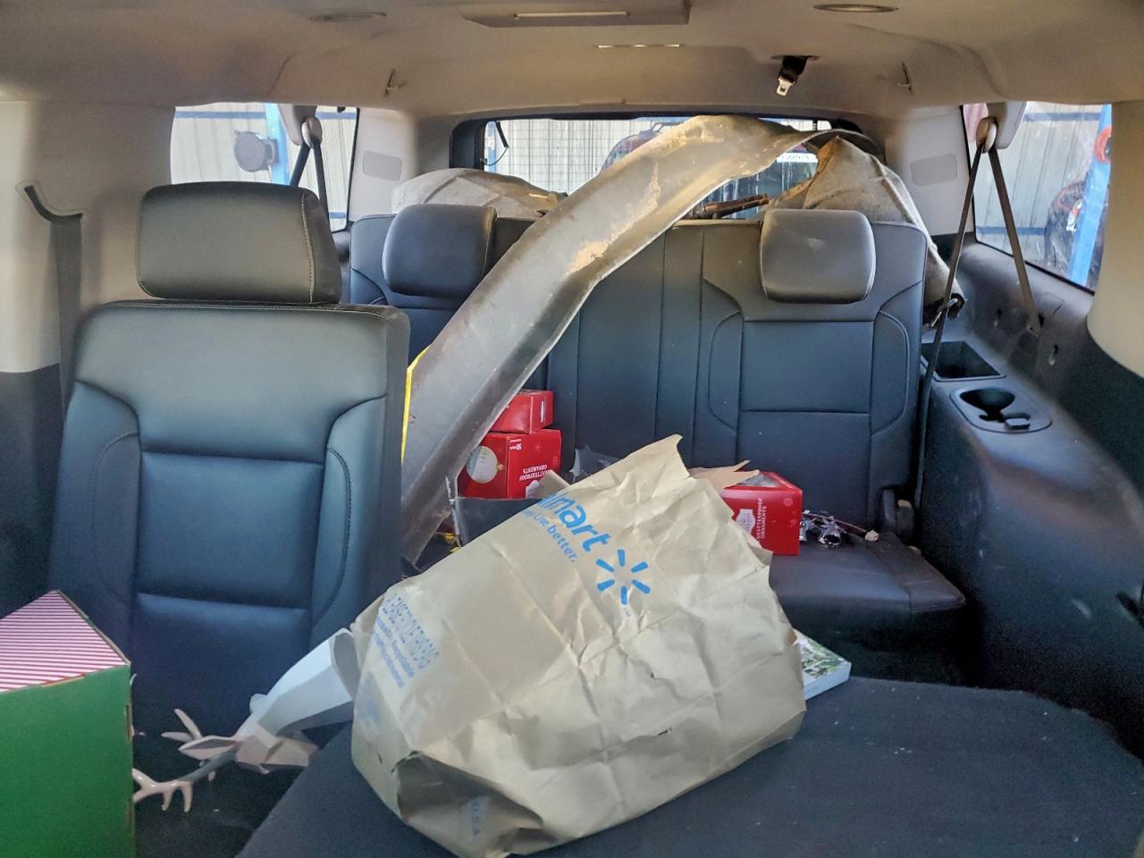 2018 Chevrolet Suburban K1500 Lt VIN: 1GNSKHKC9JR240855 Lot: 94547385