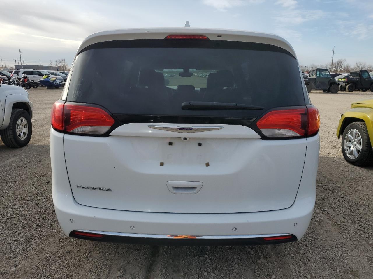 2018 Chrysler Pacifica Touring L VIN: 2C4RC1BG2JR193189 Lot: 92717995