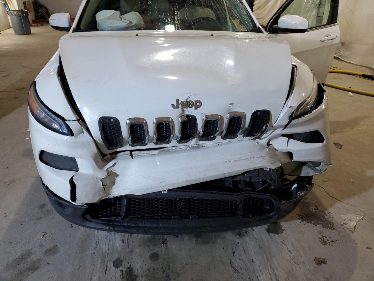 2016 Jeep Cherokee Latitude VIN: 1C4PJLCB8GW363552 Lot: 92060685