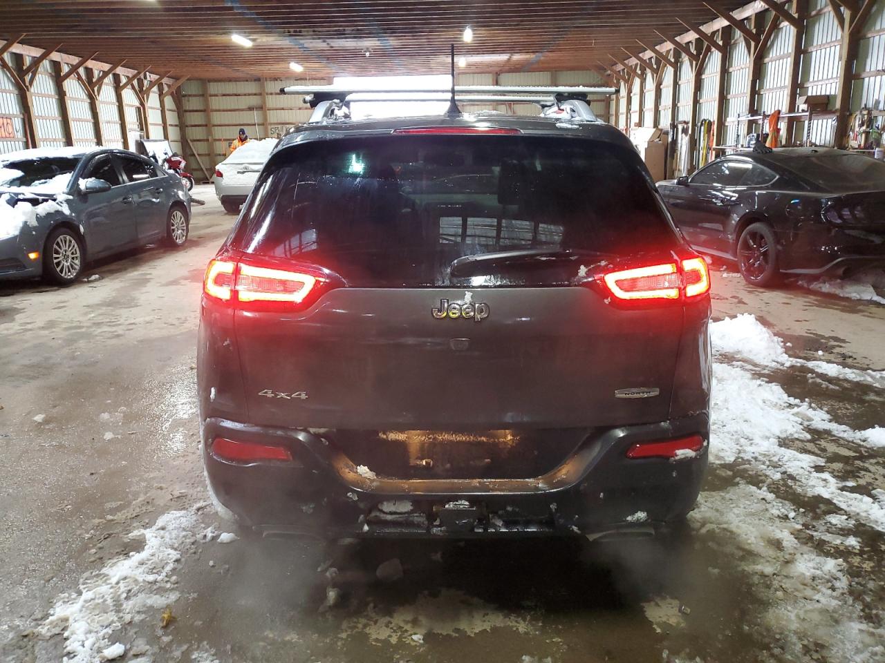 2016 Jeep Cherokee Latitude VIN: 1C4PJMCS5GW223609 Lot: 92449475