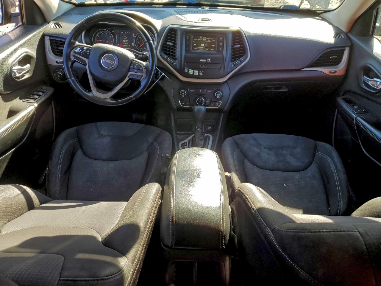 2015 Jeep Cherokee Latitude VIN: 1C4PJLCB8FW683310 Lot: 94810485