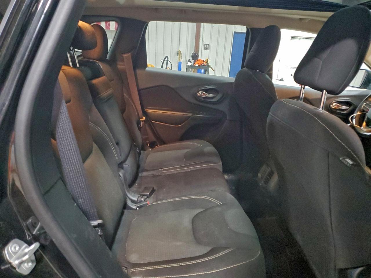 2016 Jeep Cherokee Latitude VIN: 1C4PJMCB9GW332896 Lot: 93780435