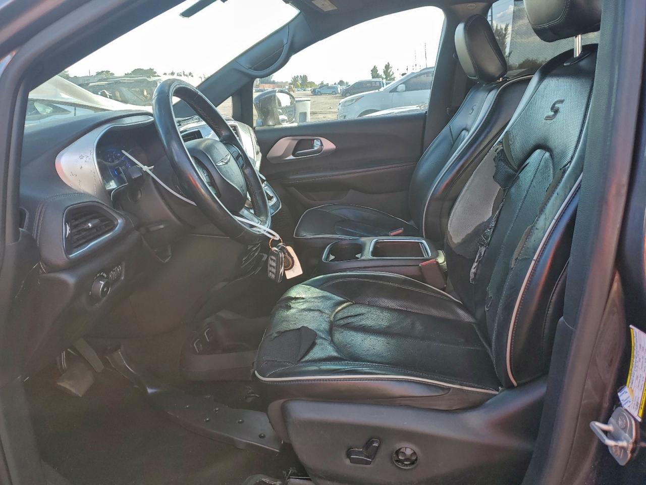 2018 Chrysler Pacifica Limited VIN: 2C4RC1GGXJR358317 Lot: 93924765