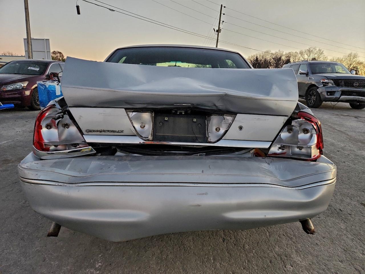 2000 Ford Crown Victoria Lx VIN: 2FAFP74W0YX146933 Lot: 94311455