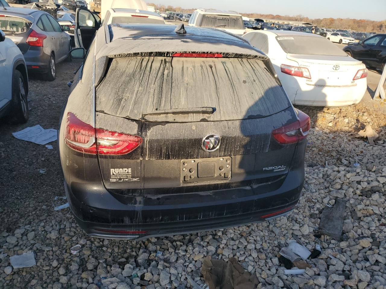 2018 Buick Regal Tourx Essence VIN: W04GV8SX9J1088559 Lot: 93140545