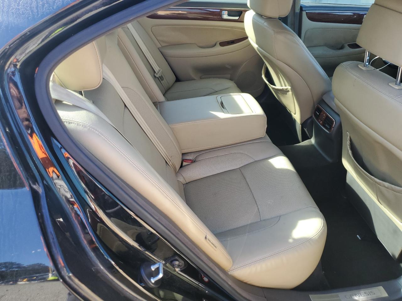 2013 Hyundai Genesis 3.8L VIN: KMHGC4DD1DU224026 Lot: 92790305