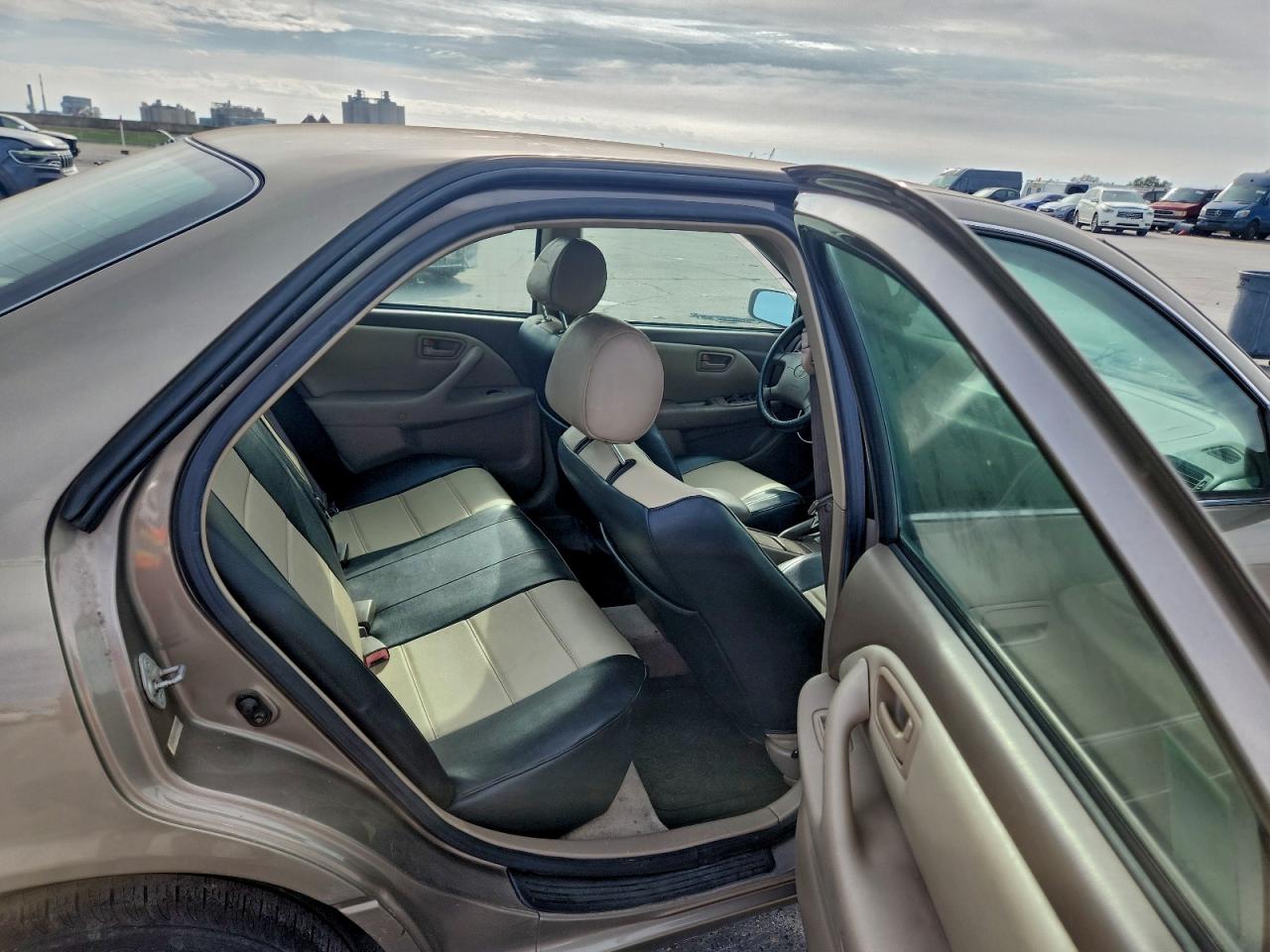 1999 Toyota Camry Le VIN: JT2BG22KXX0283752 Lot: 92368895