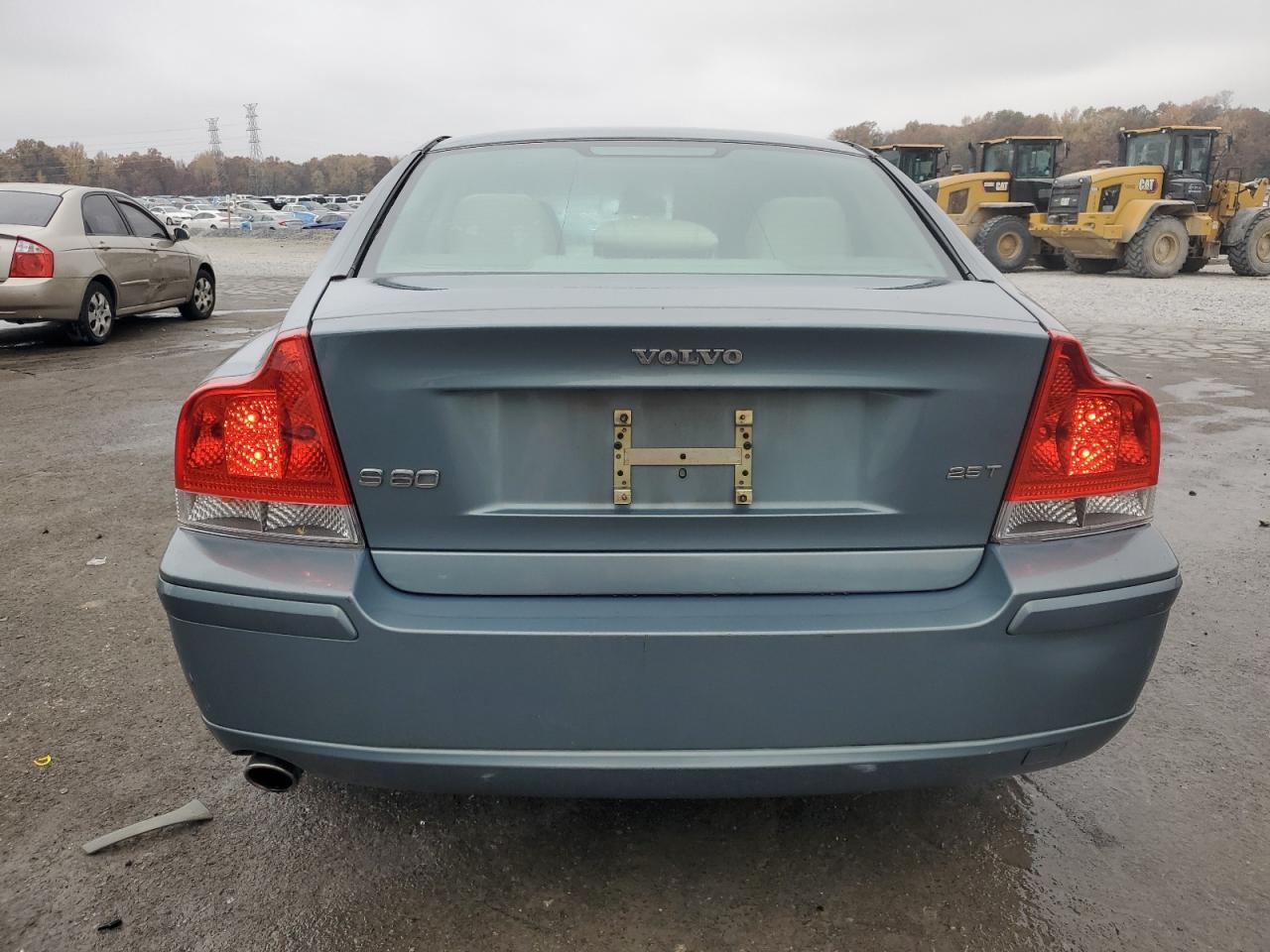 2005 Volvo S60 2.5T VIN: YV1RS592052482137 Lot: 93329865