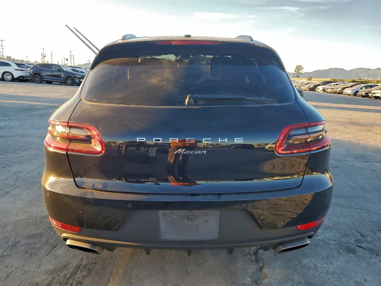 2018 Porsche Macan VIN: WP1AA2A51JLB18211 Lot: 92765495