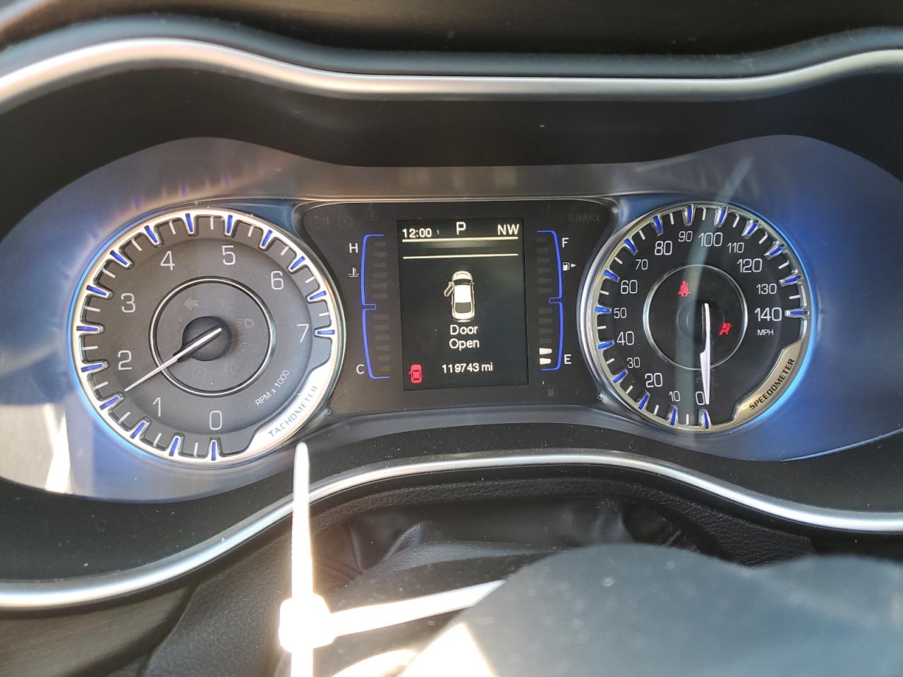 2015 Chrysler 200 Limited VIN: 1C3CCCAB2FN693823 Lot: 92912475