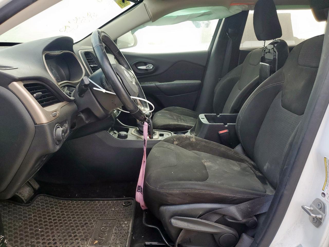 2015 Jeep Cherokee Latitude VIN: 1C4PJMCB1FW728528 Lot: 93532995