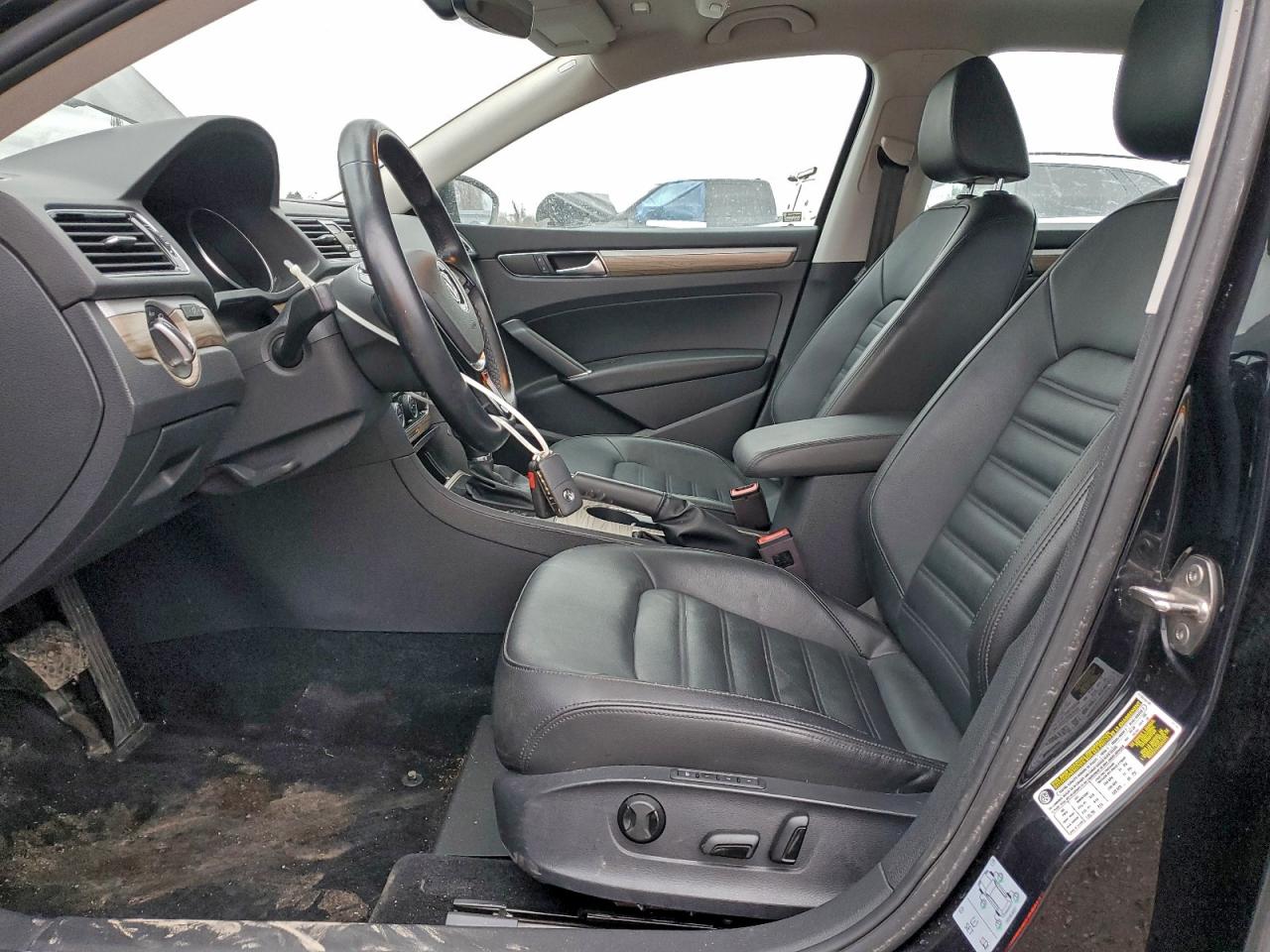 2018 Volkswagen Passat Sel Premium VIN: 1VWCA7A34JC020373 Lot: 92365445