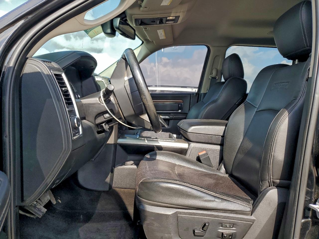 2015 Ram 1500 Laramie VIN: 1C6RR7VMXFS575471 Lot: 93920435